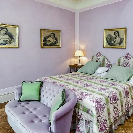 Lussuosa Sulle Sponde Dello Splendido Di