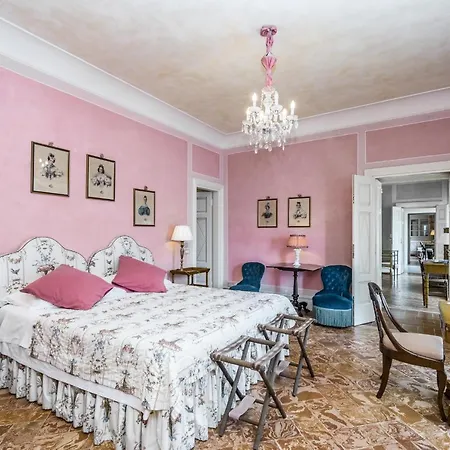 Lussuosa Sulle Sponde Dello Splendido Di Torno