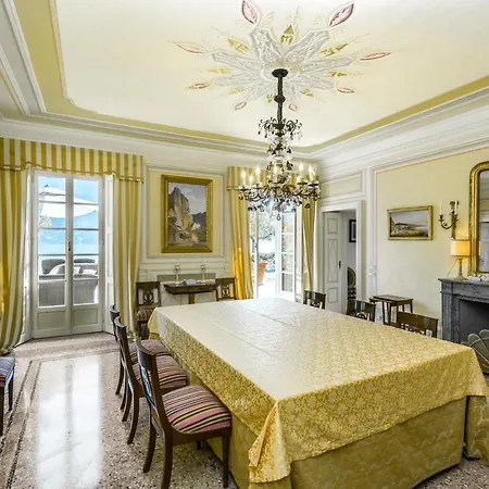 Lussuosa Sulle Sponde Dello Splendido Di * Torno