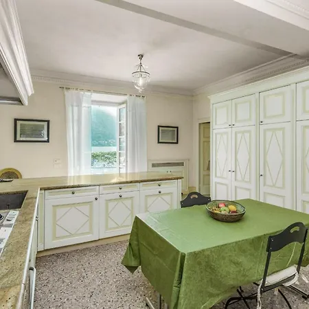 Holiday home Lussuosa Sulle Sponde Dello Splendido Di Torno