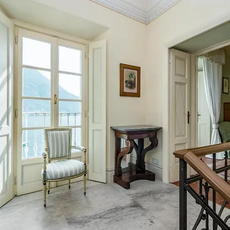 Lussuosa Sulle Sponde Dello Splendido Di Feriehus