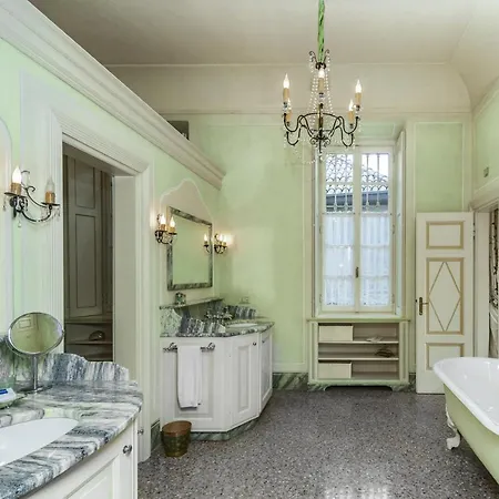 Lussuosa Sulle Sponde Dello Splendido Di Feriehus *