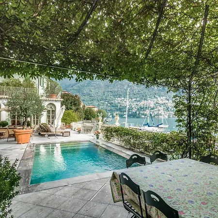 Lussuosa Sulle Sponde Dello Splendido Di Holiday home