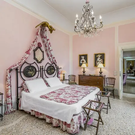 Lussuosa Sulle Sponde Dello Splendido Di *